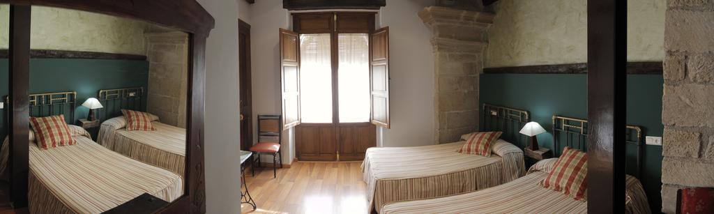 Hotel Vivienda Turistica Yamaries Úbeda Esterno foto